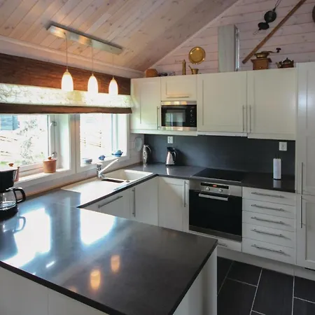 بيت للعطل 3 Bedroom Stunning In *