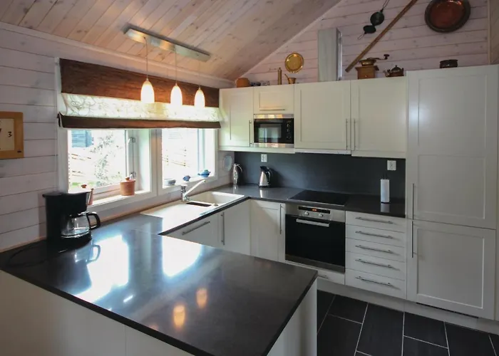 بيت للعطل 3 Bedroom Stunning In *